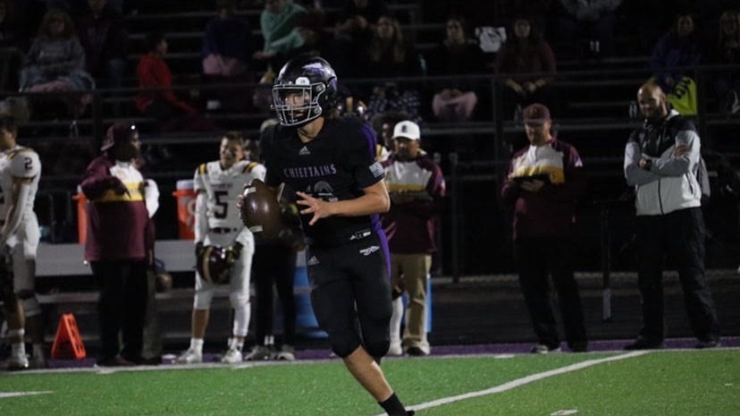 Mikey Gow goes viral as first known ambidextrous QB
