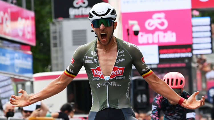 De Bondt wins last flat stage of Giro; Carapaz still leads