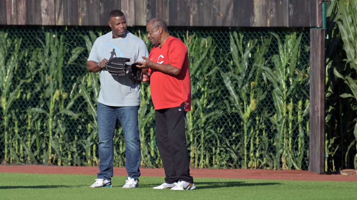 Ken Griffey Jr., Sr. play catch before ‘Field of Dreams’ game