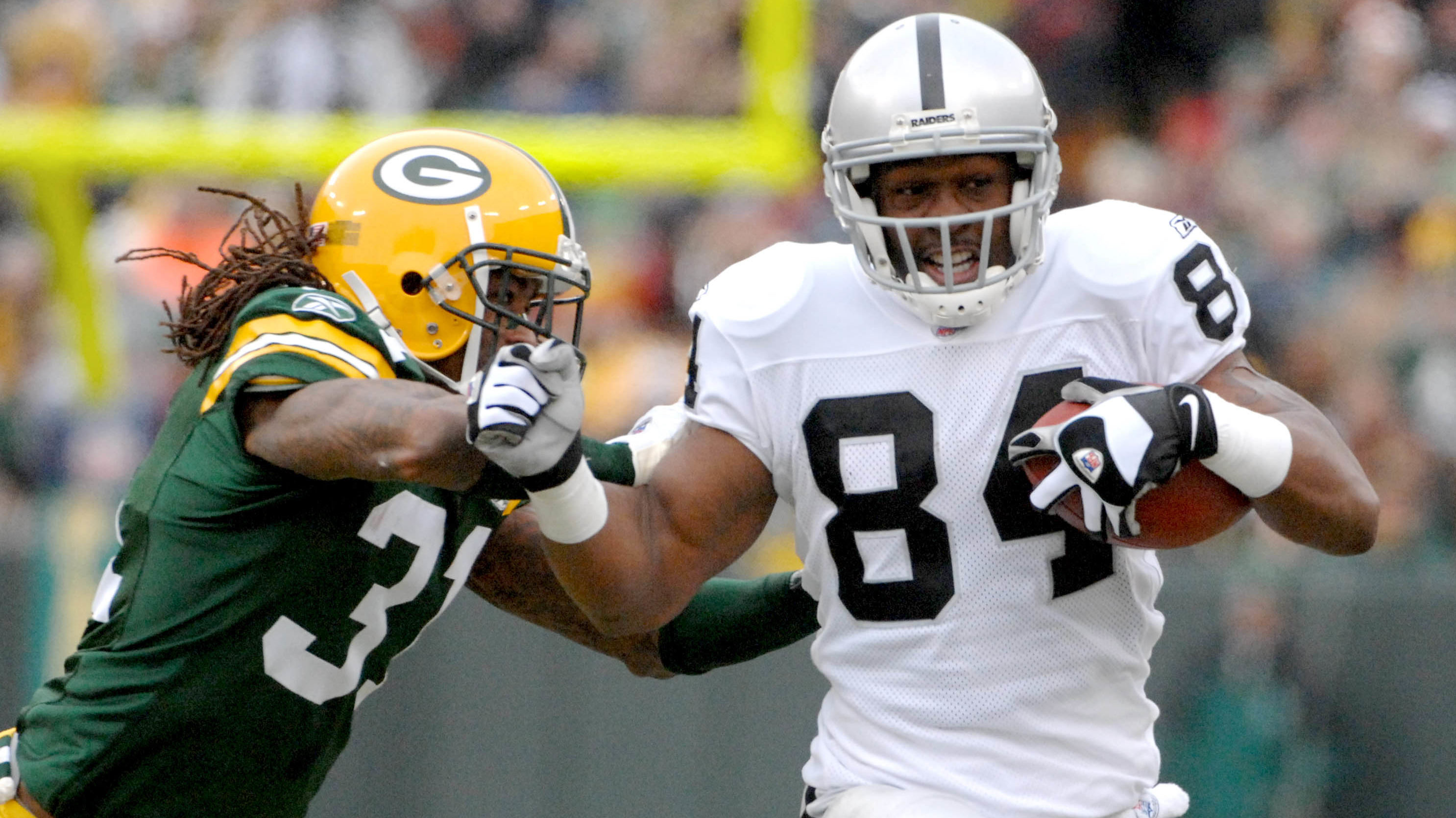 Jerry Porter playing for the Oakland Raiders. 