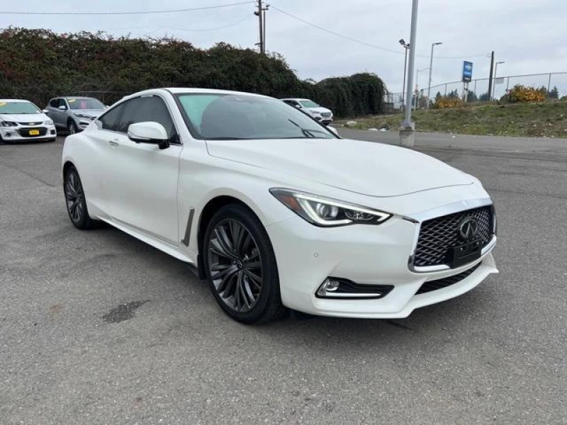 2022 INFINITI Q60 LUXE