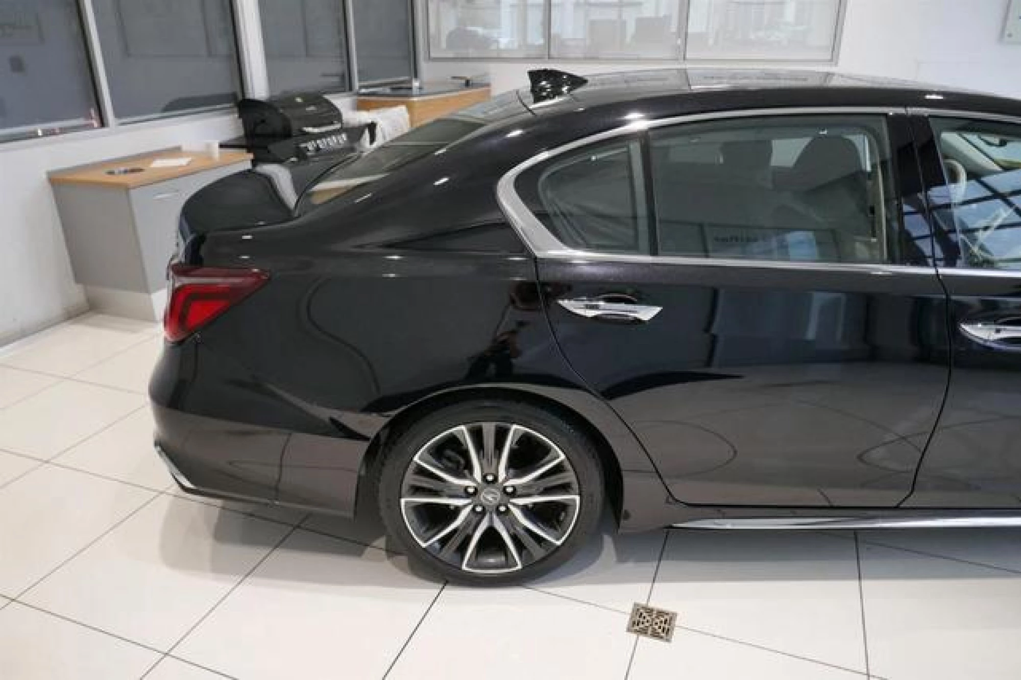2018 Acura RLX Sport Hybrid Advance Package