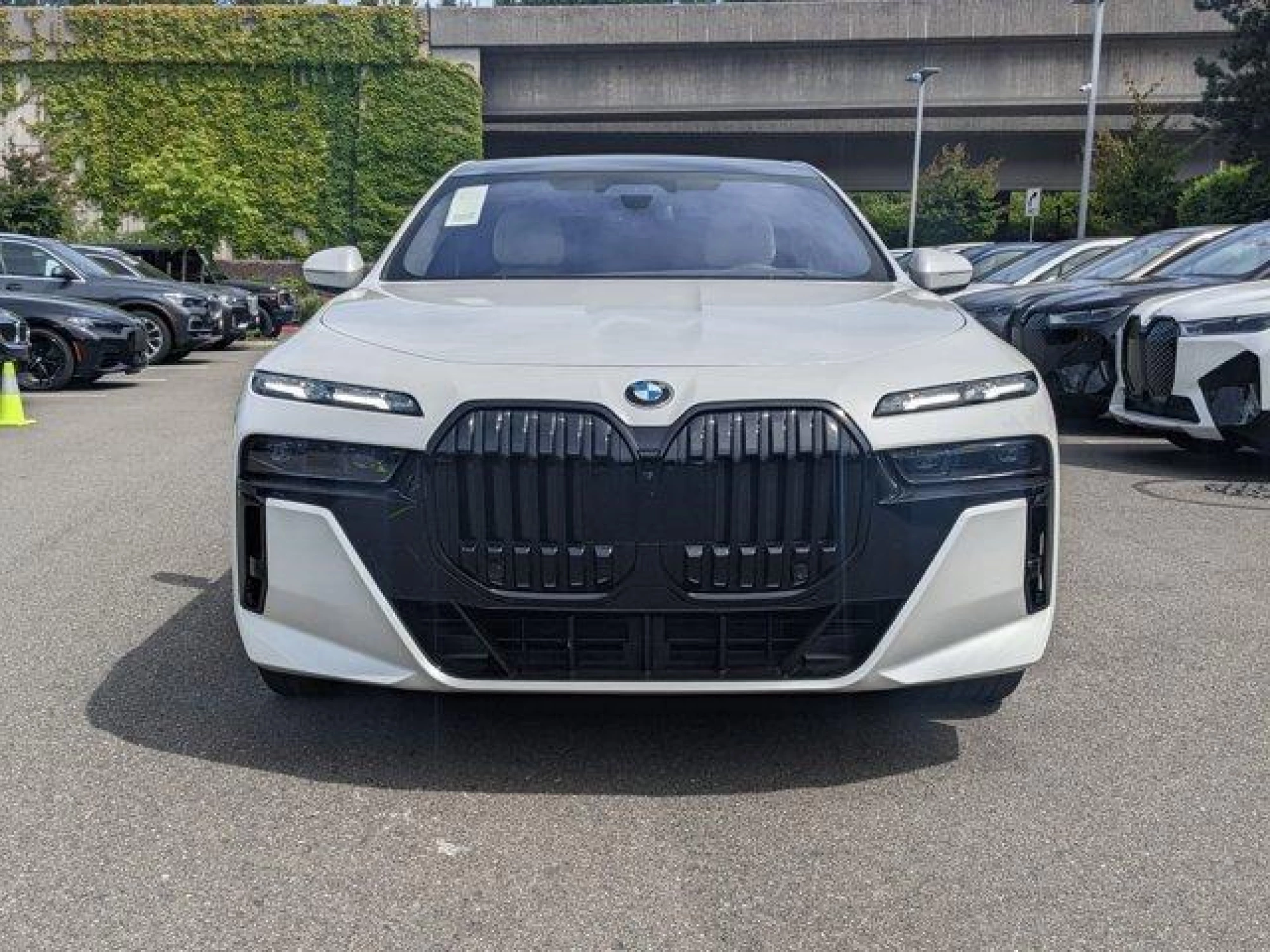 2023 BMW 760 760i xDrive