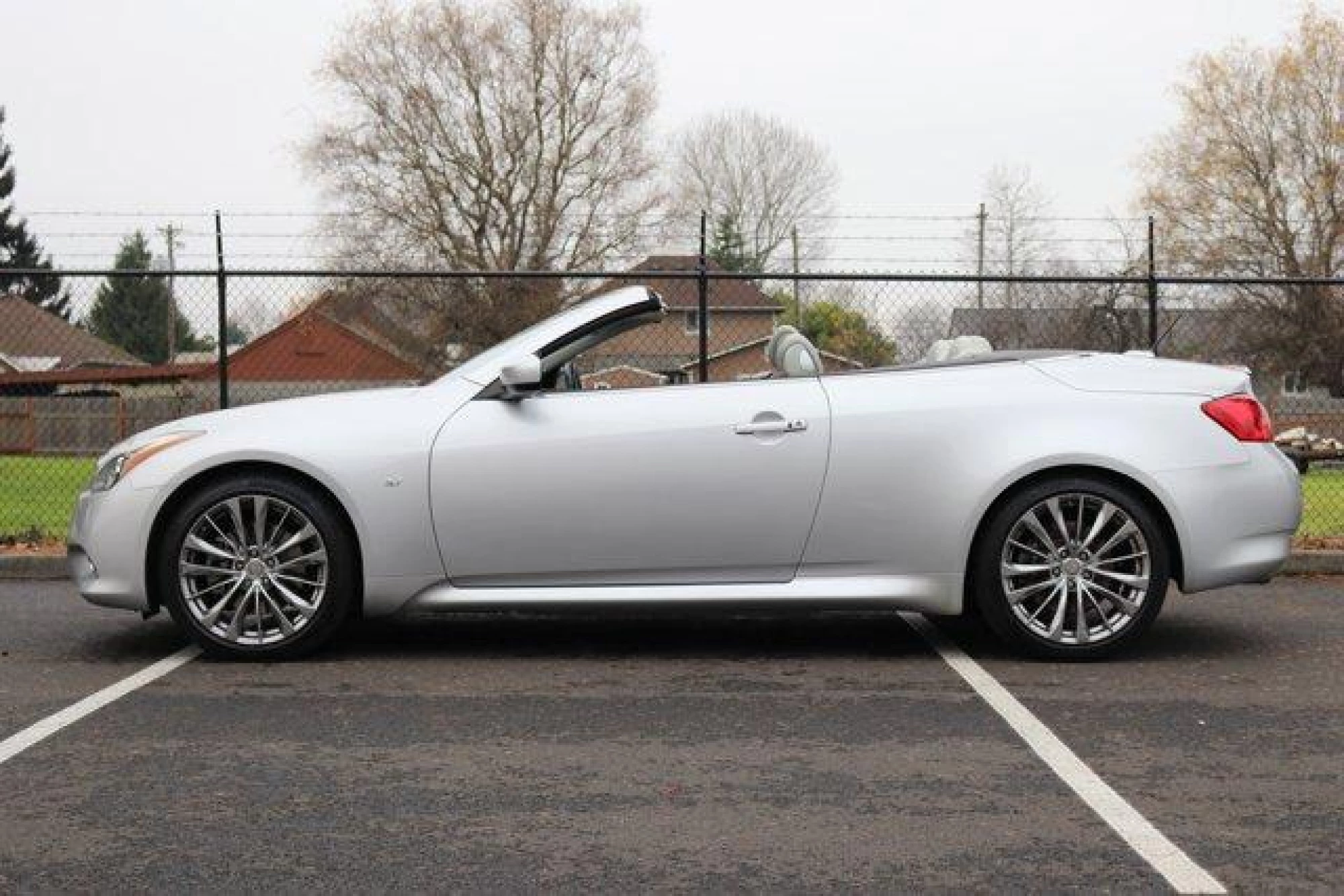 2014 INFINITI Q60 Base