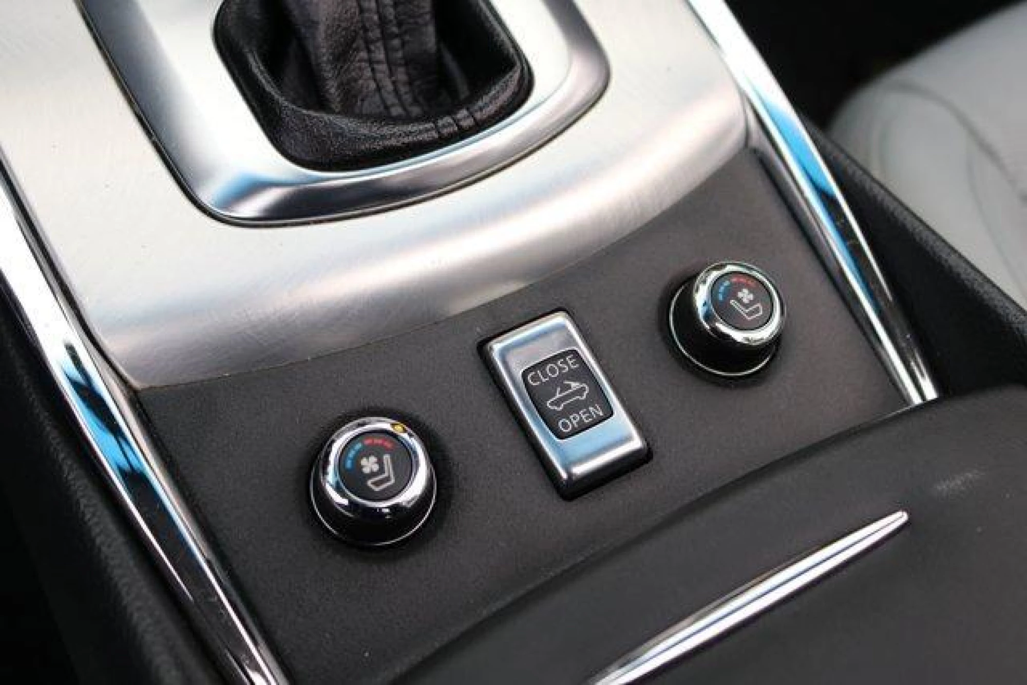 2014 INFINITI Q60 Base