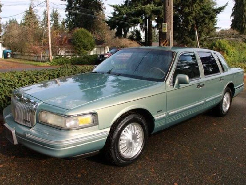 1995 Lincoln Town Car Signature