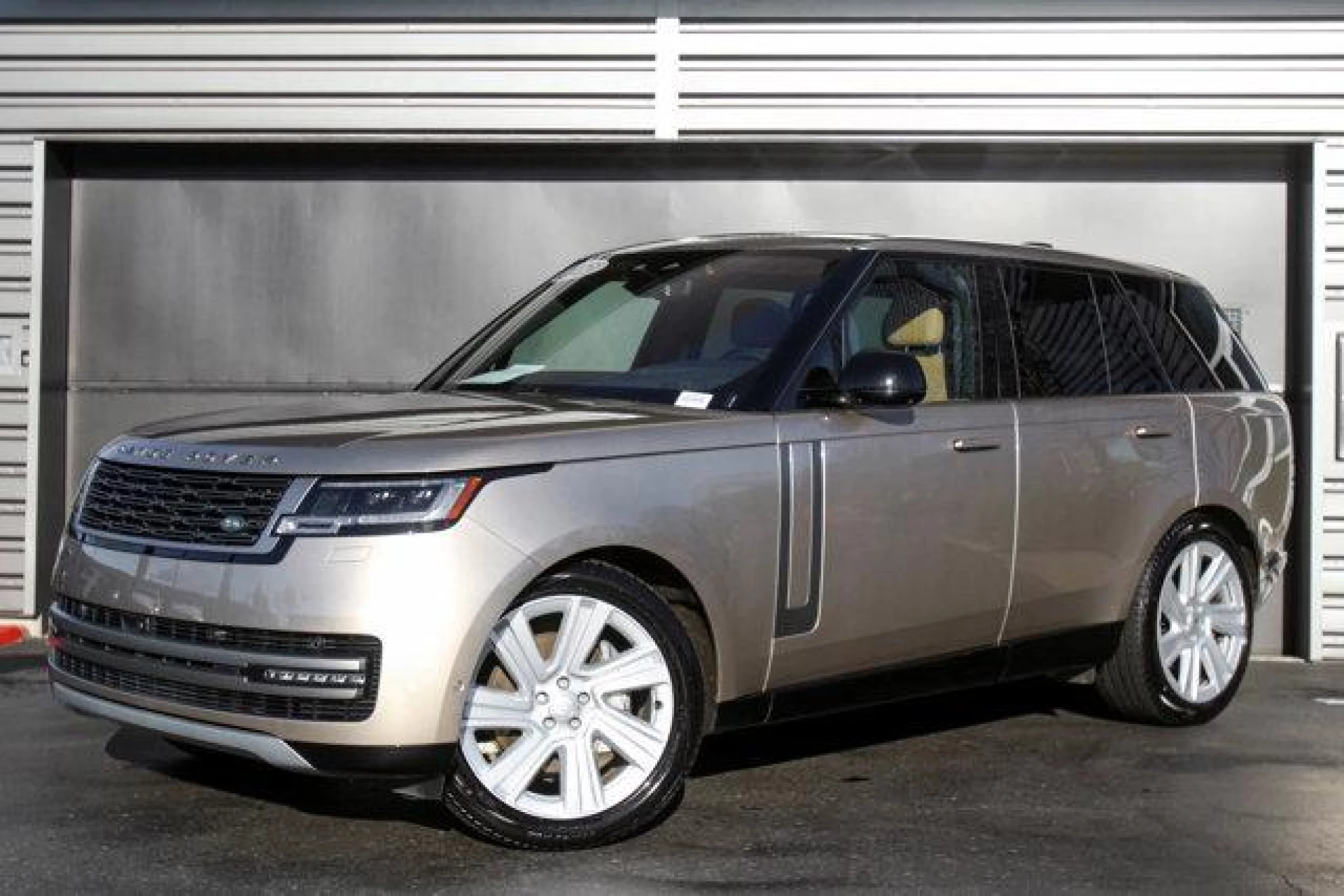 2023 Land Rover Range Rover SE
