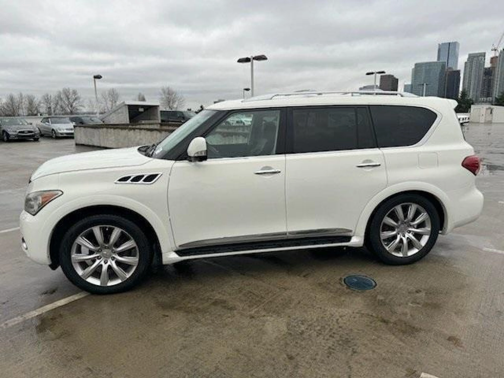 2013 INFINITI QX56 Base