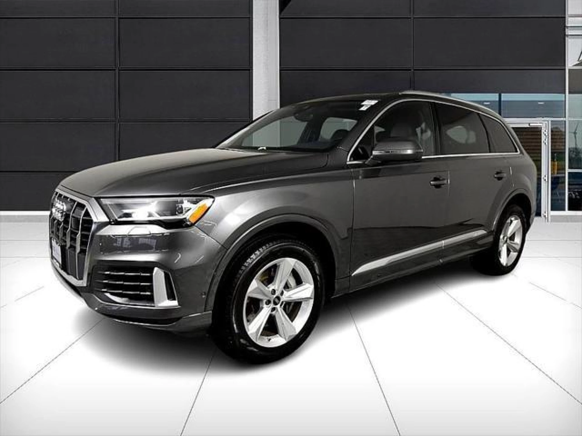 2023 Audi Q7 45 Premium Plus