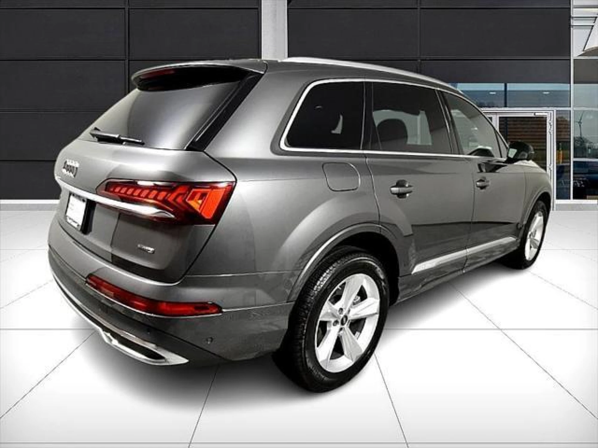 2023 Audi Q7 45 Premium Plus