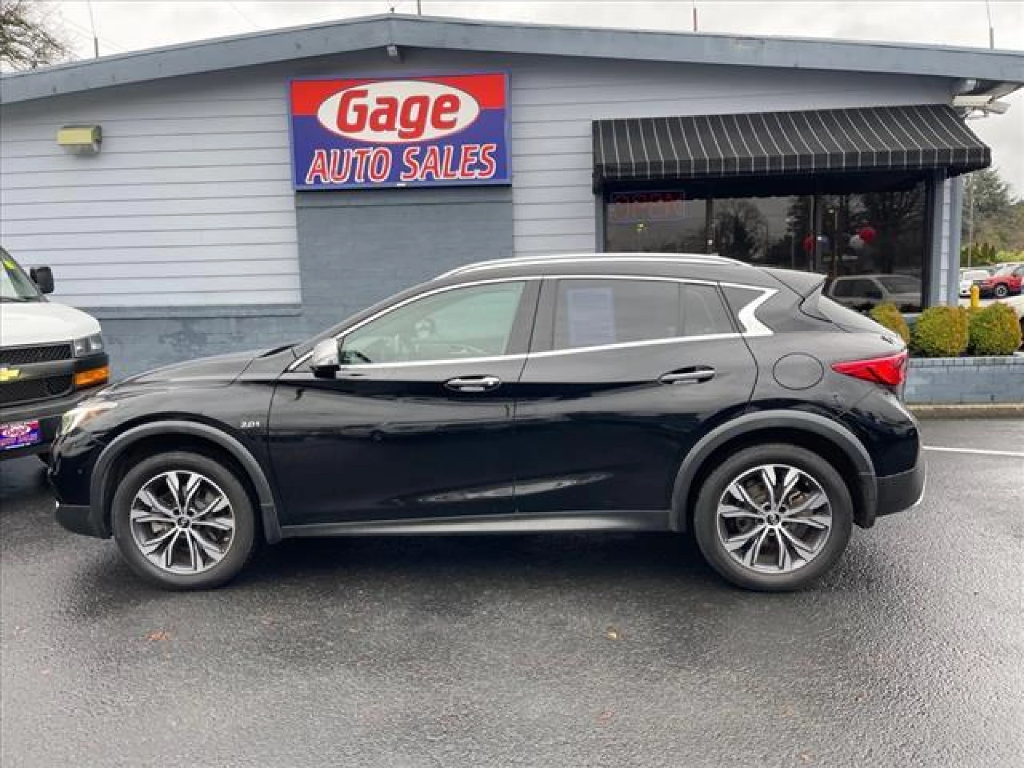 2017 INFINITI QX30 Premium