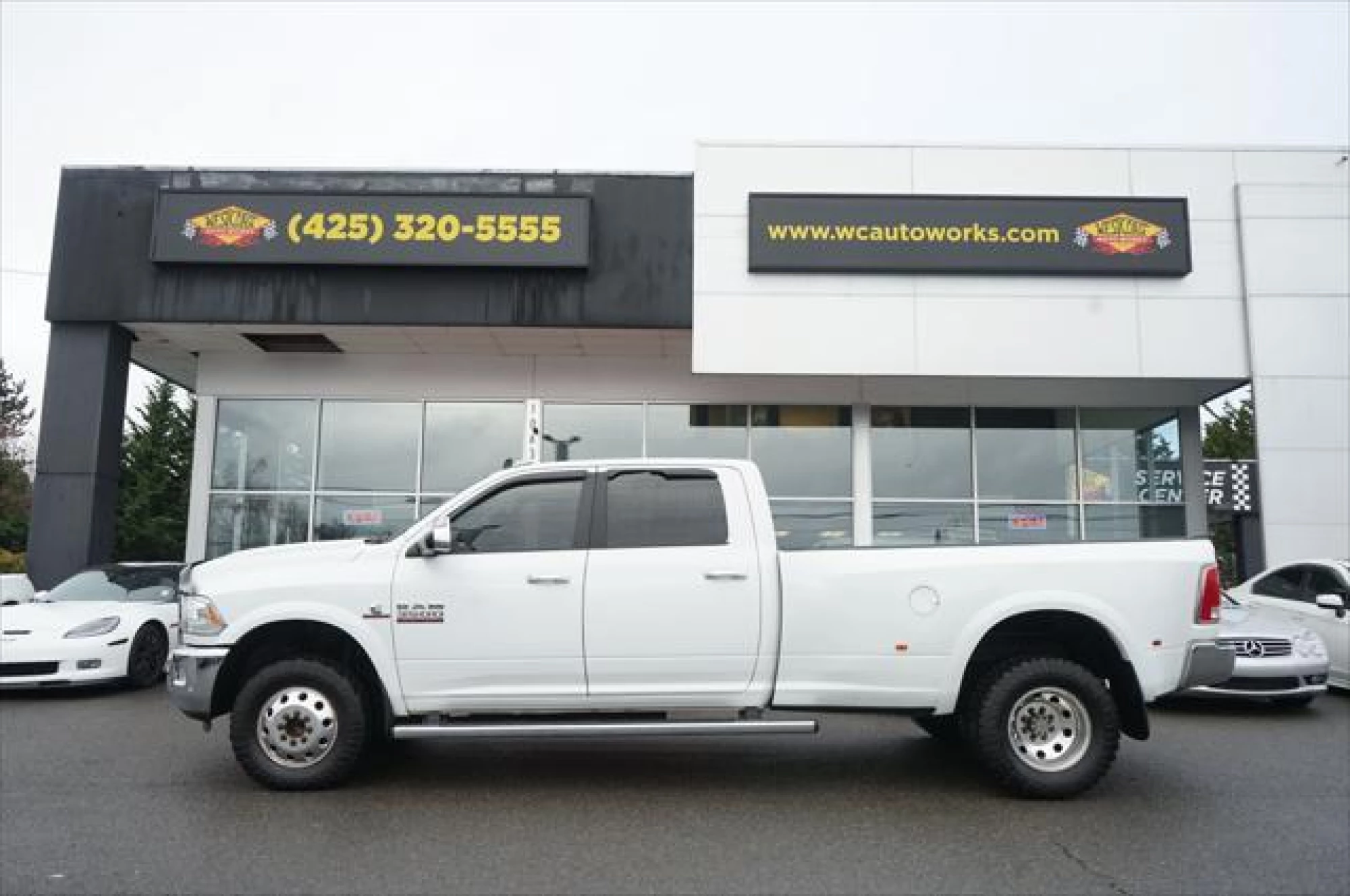 2017 RAM 3500 Laramie Crew Cab 4x4 8' Box