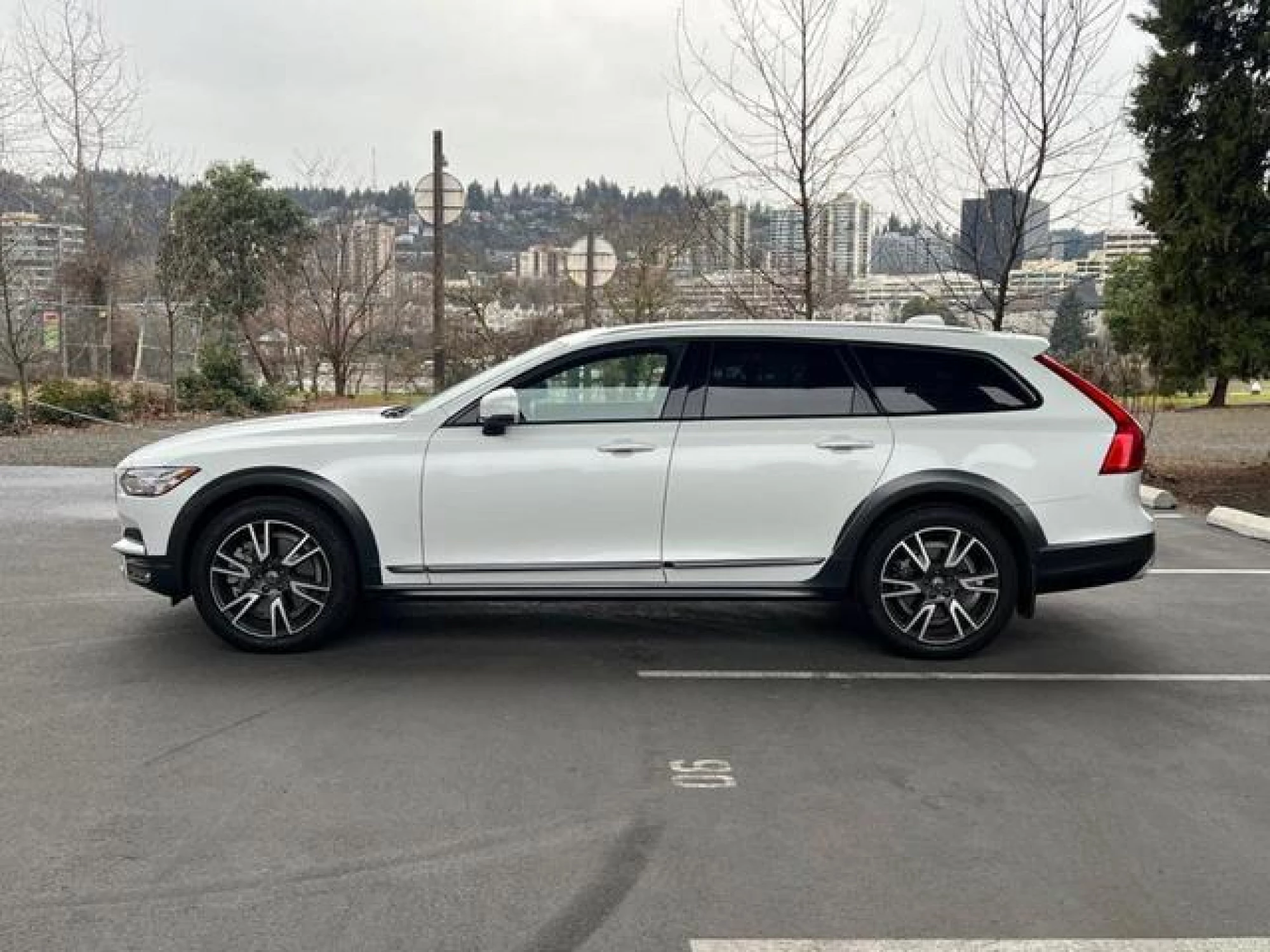 2019 Volvo V90 Cross Country T6