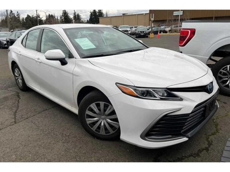 2022 Toyota Camry Hybrid LE