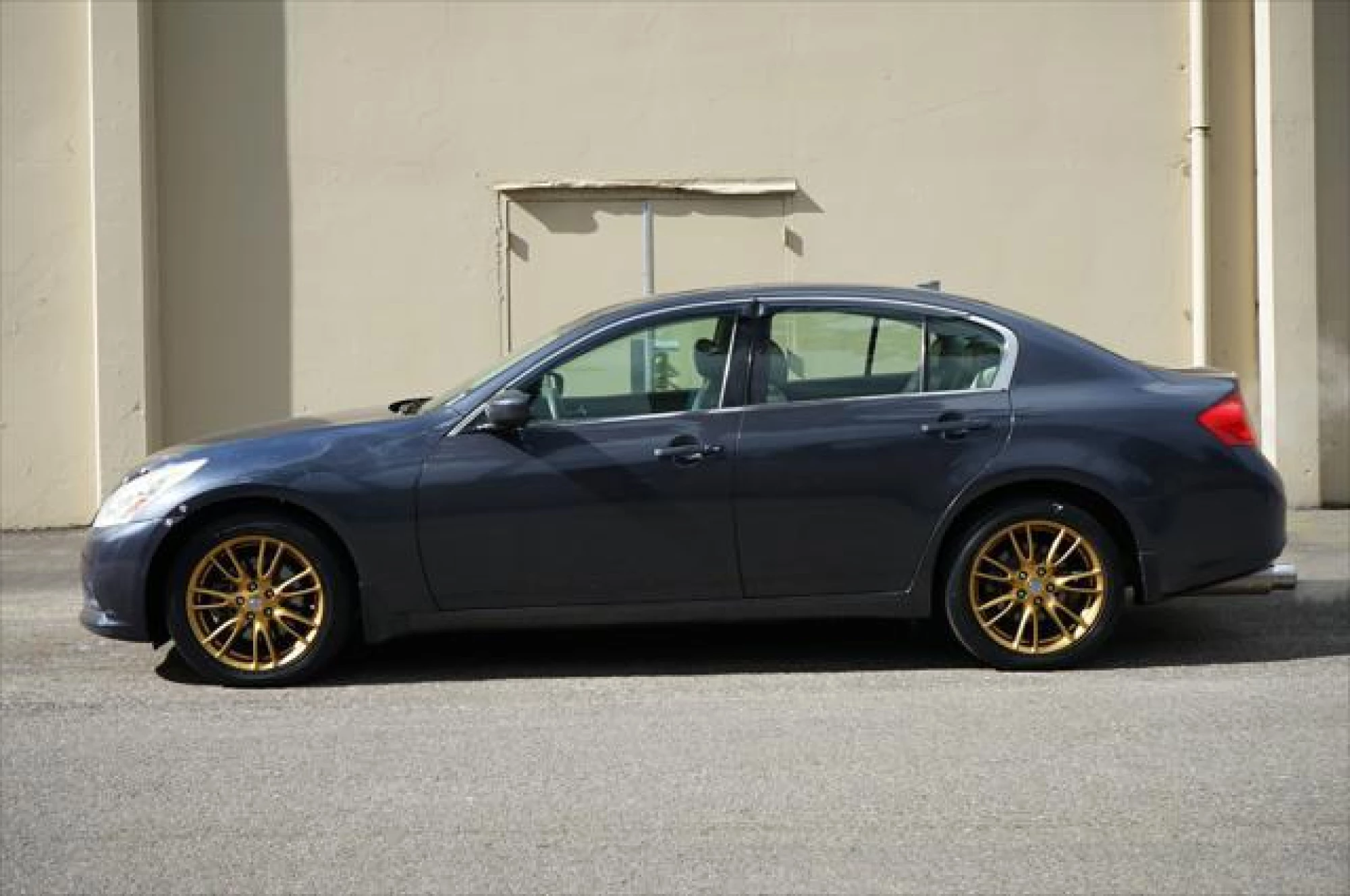 2010 INFINITI G37x Base