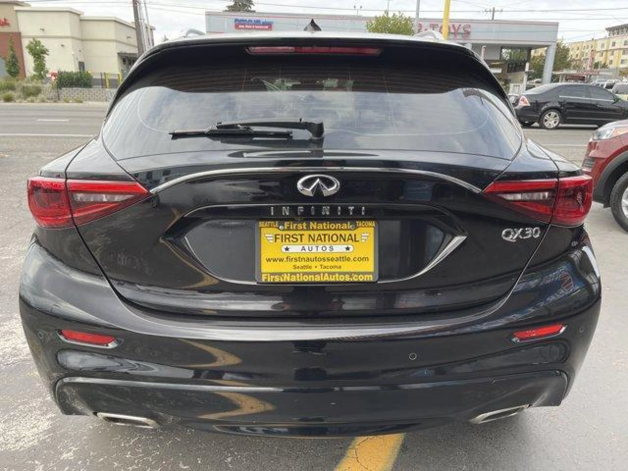 2017 INFINITI QX30 Premium