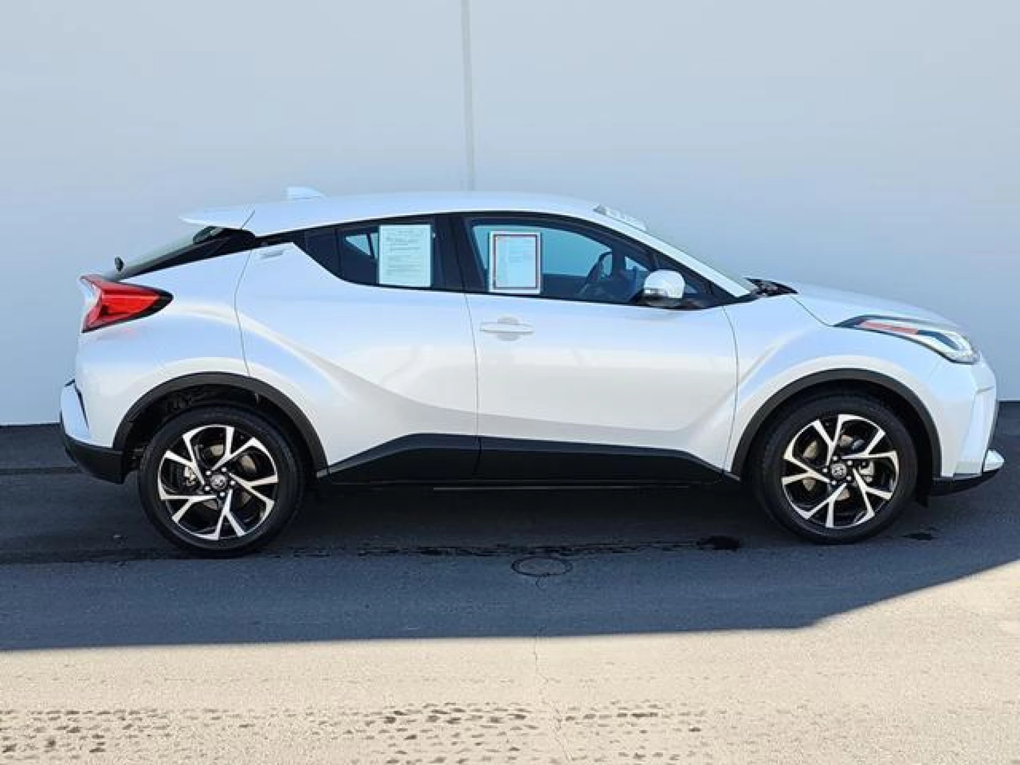 2022 Toyota C-HR XLE