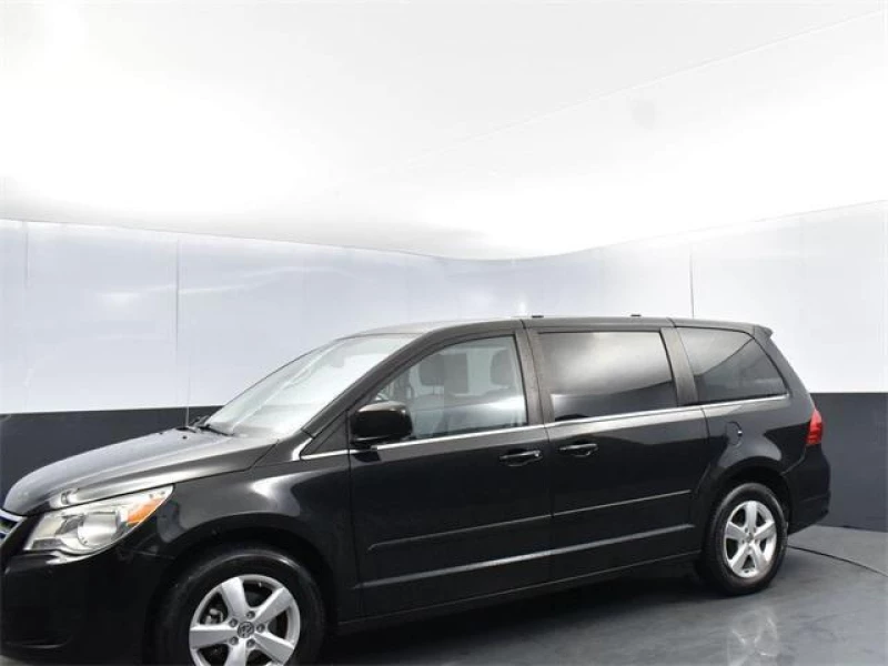 2010 Volkswagen Routan SE