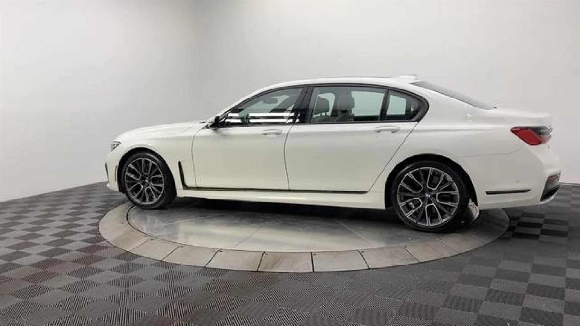 2021 BMW 750 i xDrive