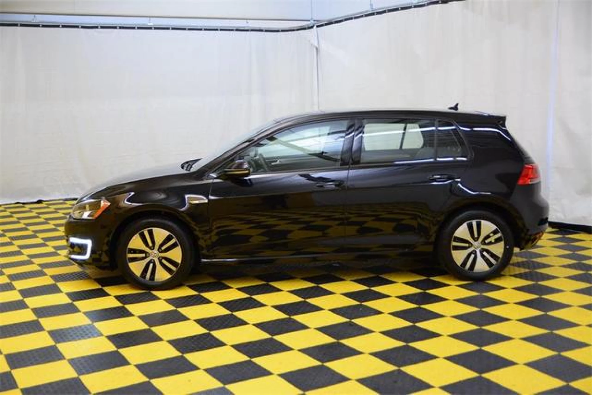 2016 Volkswagen e-Golf SE