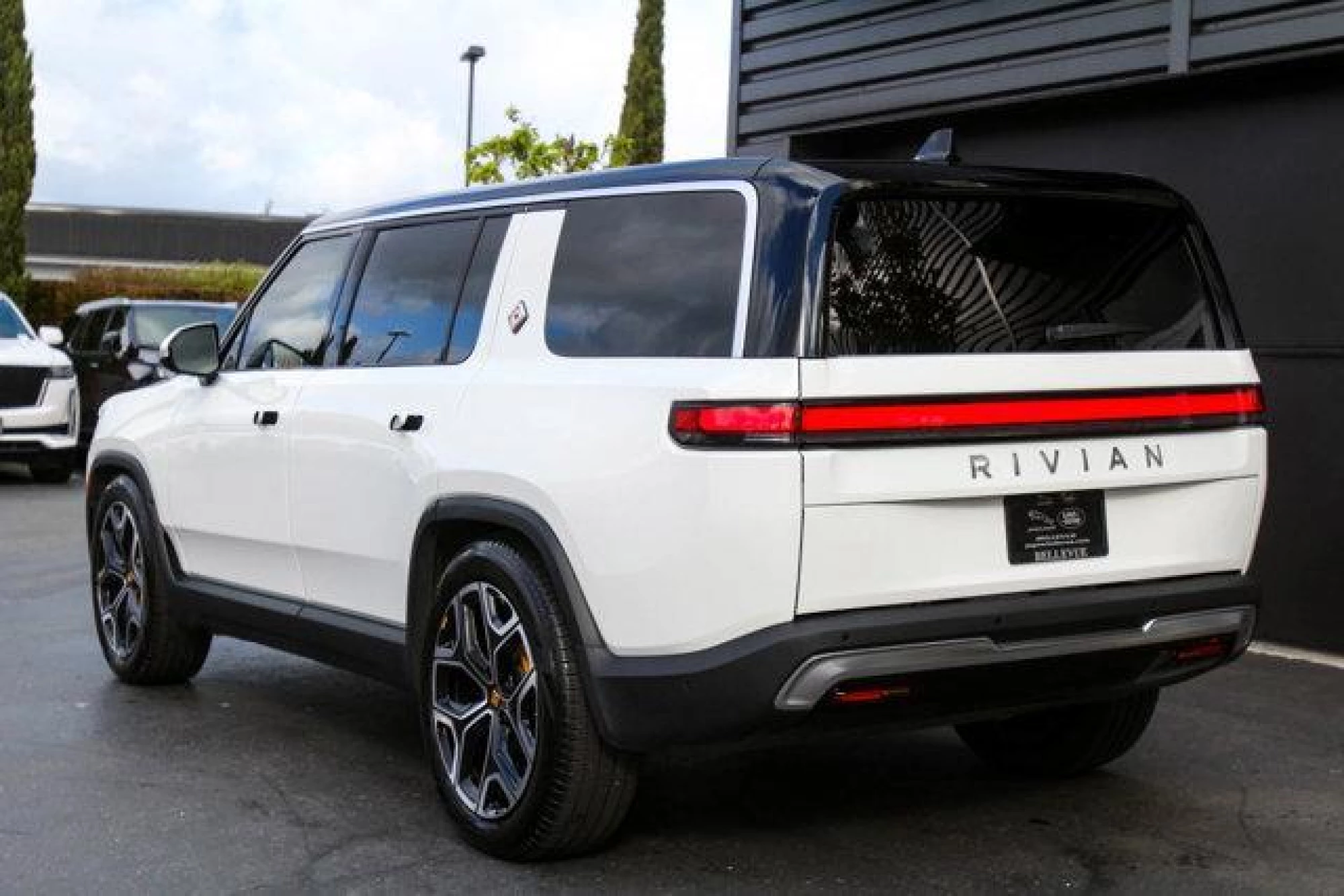 2023 Rivian R1S Adventure Quad Motor Large Pack