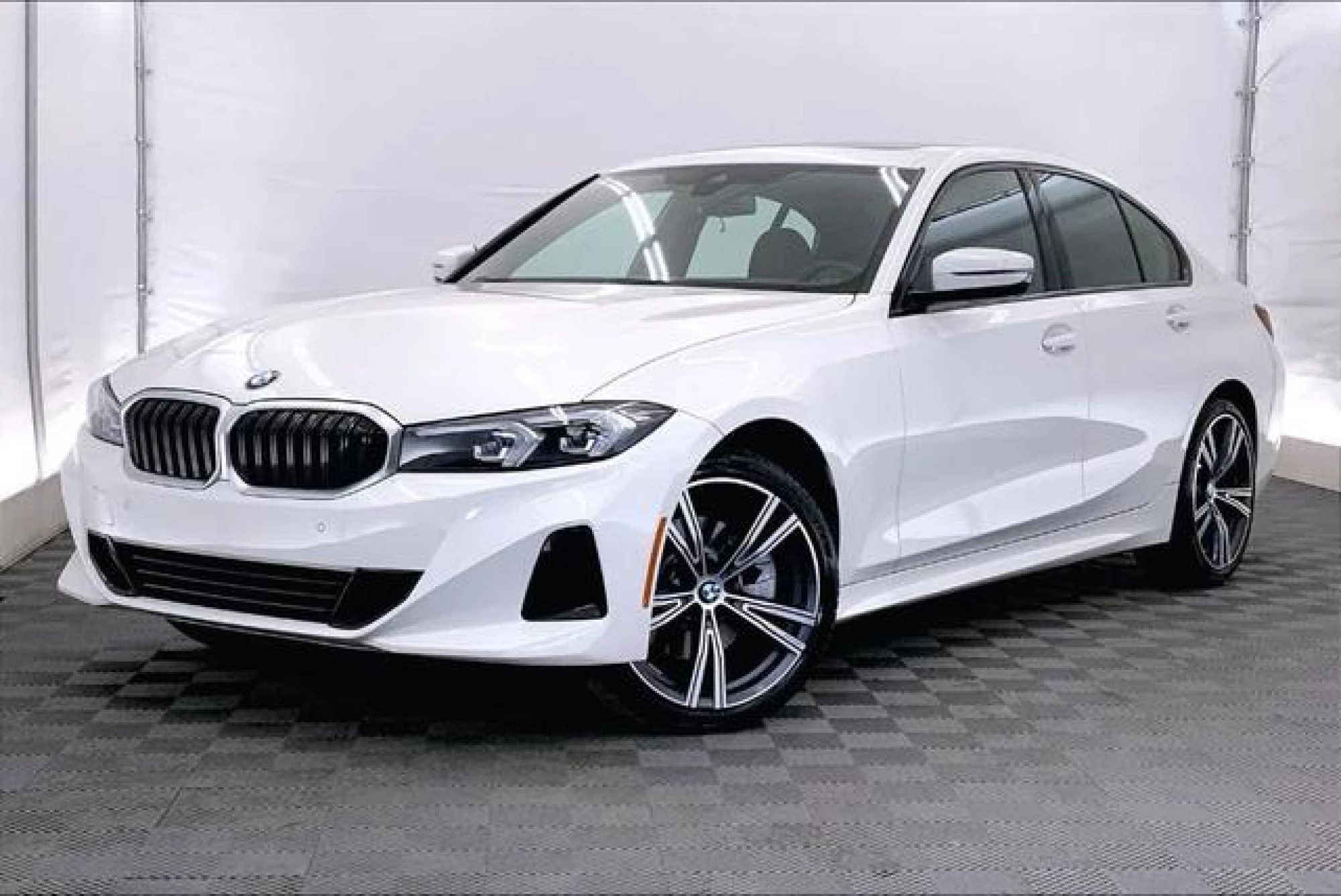 2023 BMW 330 i xDrive