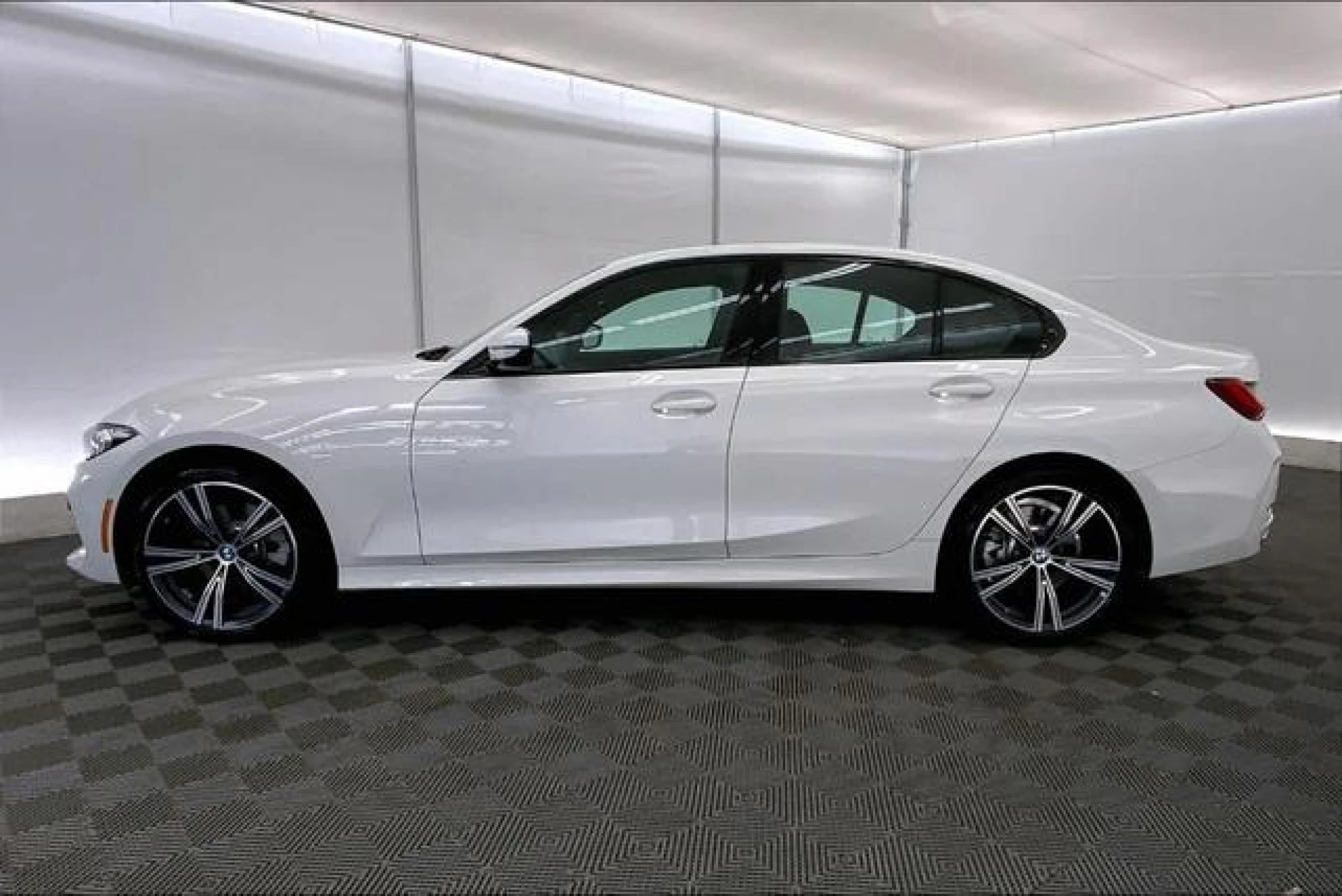 2023 BMW 330 i xDrive