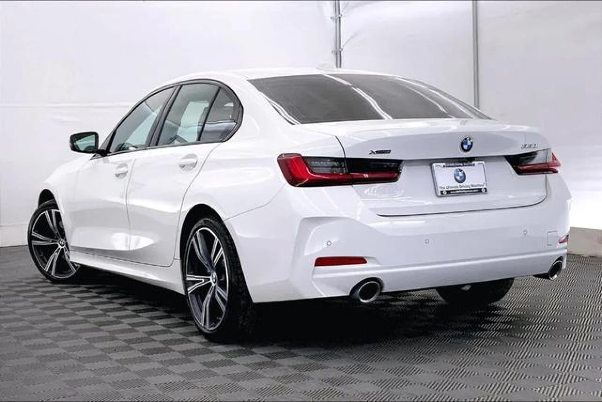 2023 BMW 330 i xDrive