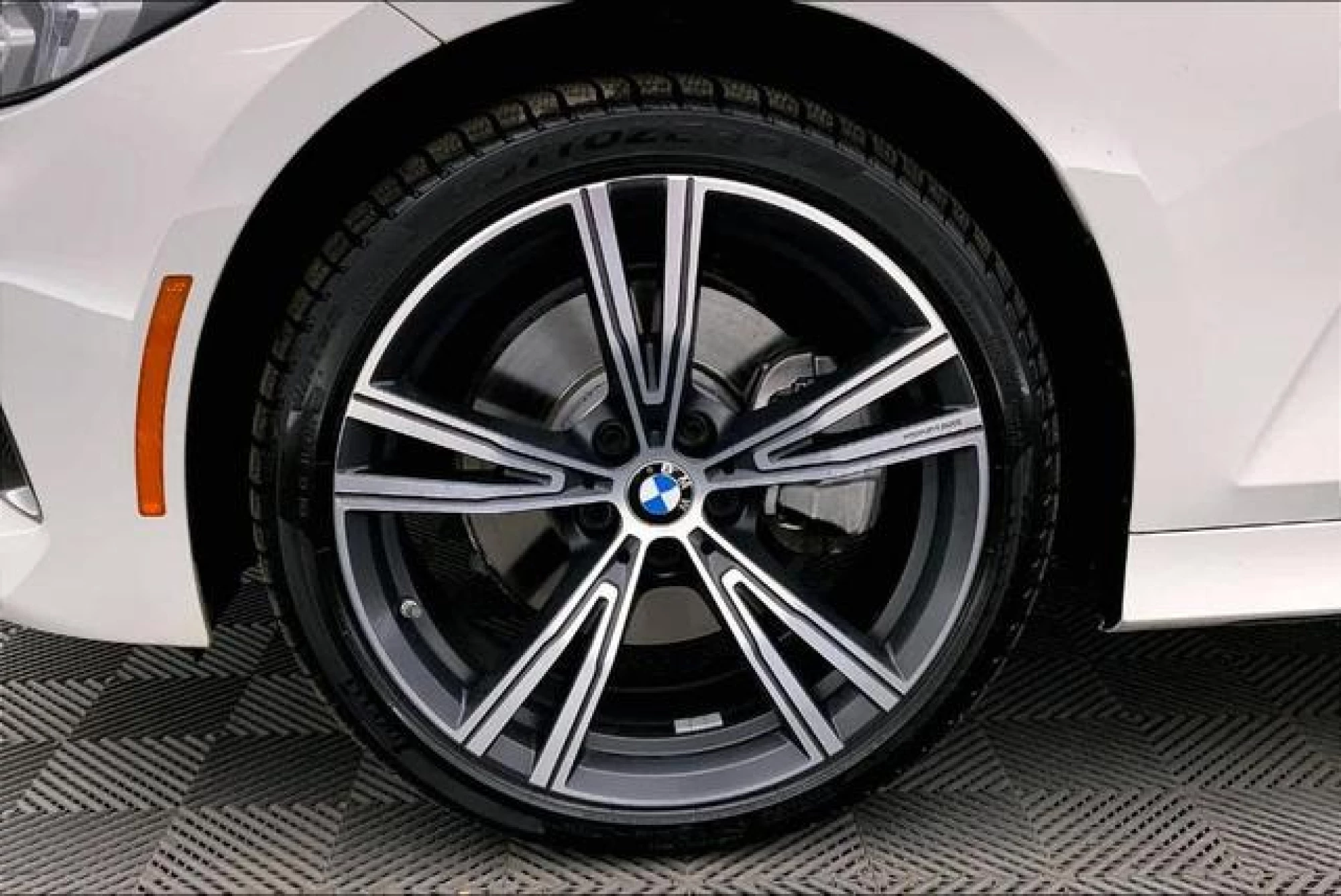 2023 BMW 330 i xDrive