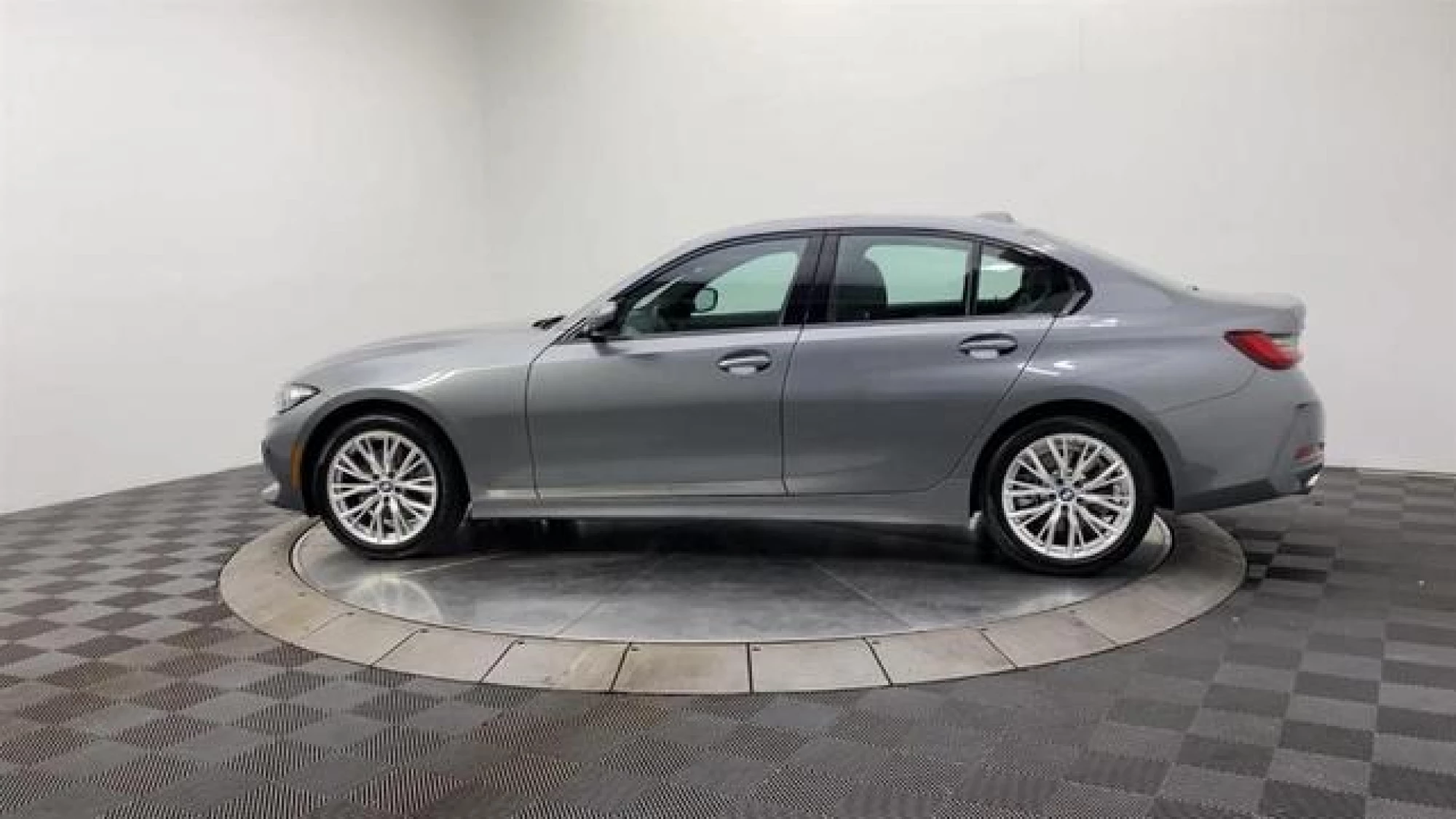 2023 BMW 330 i xDrive