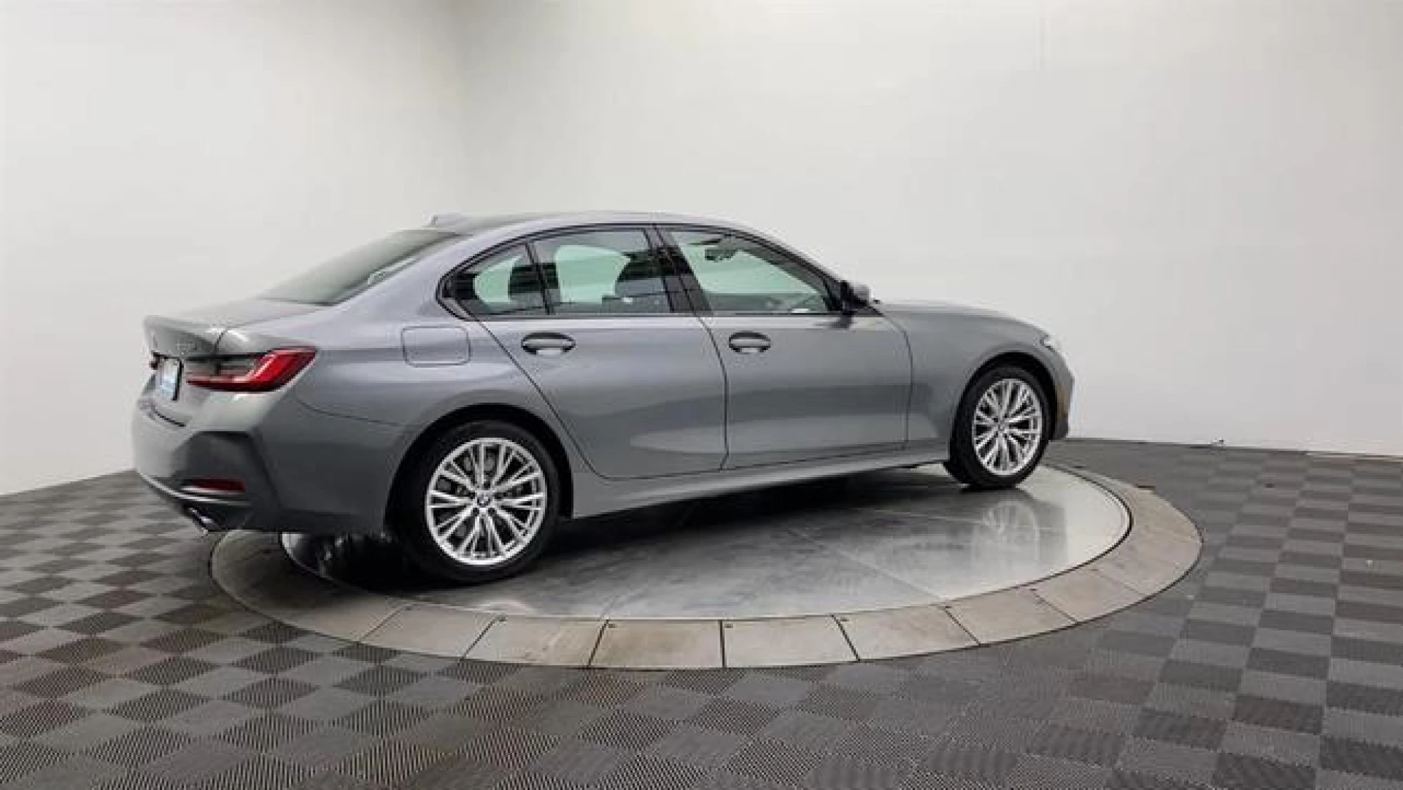2023 BMW 330 i xDrive