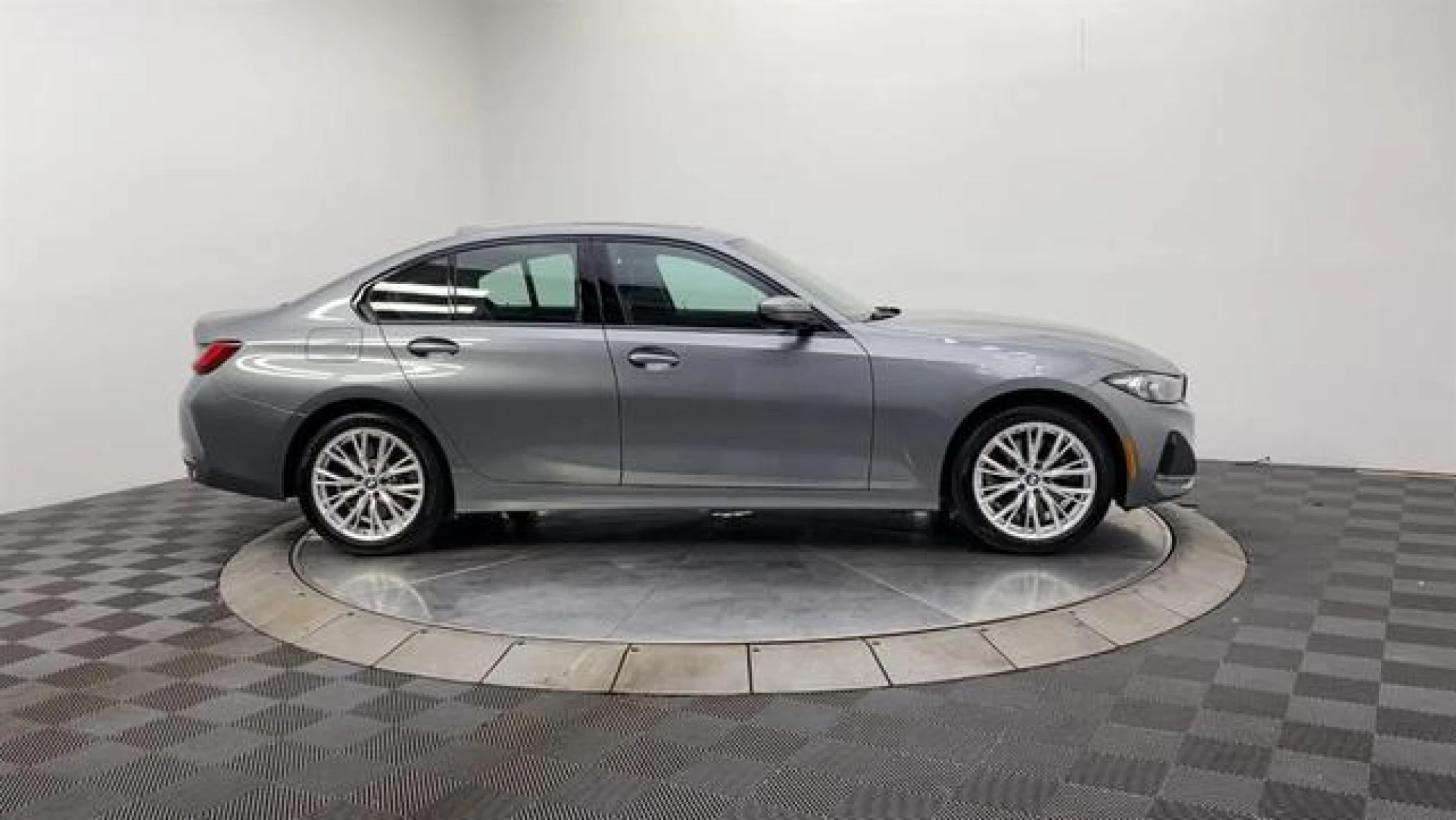 2023 BMW 330 i xDrive