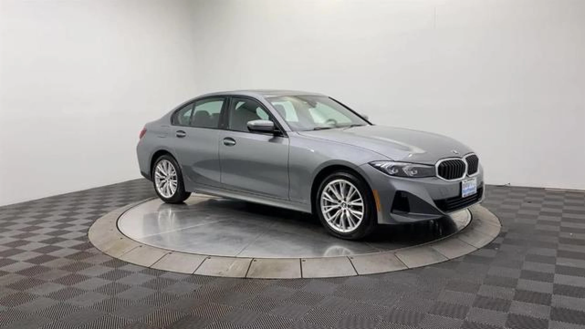 2023 BMW 330 i xDrive