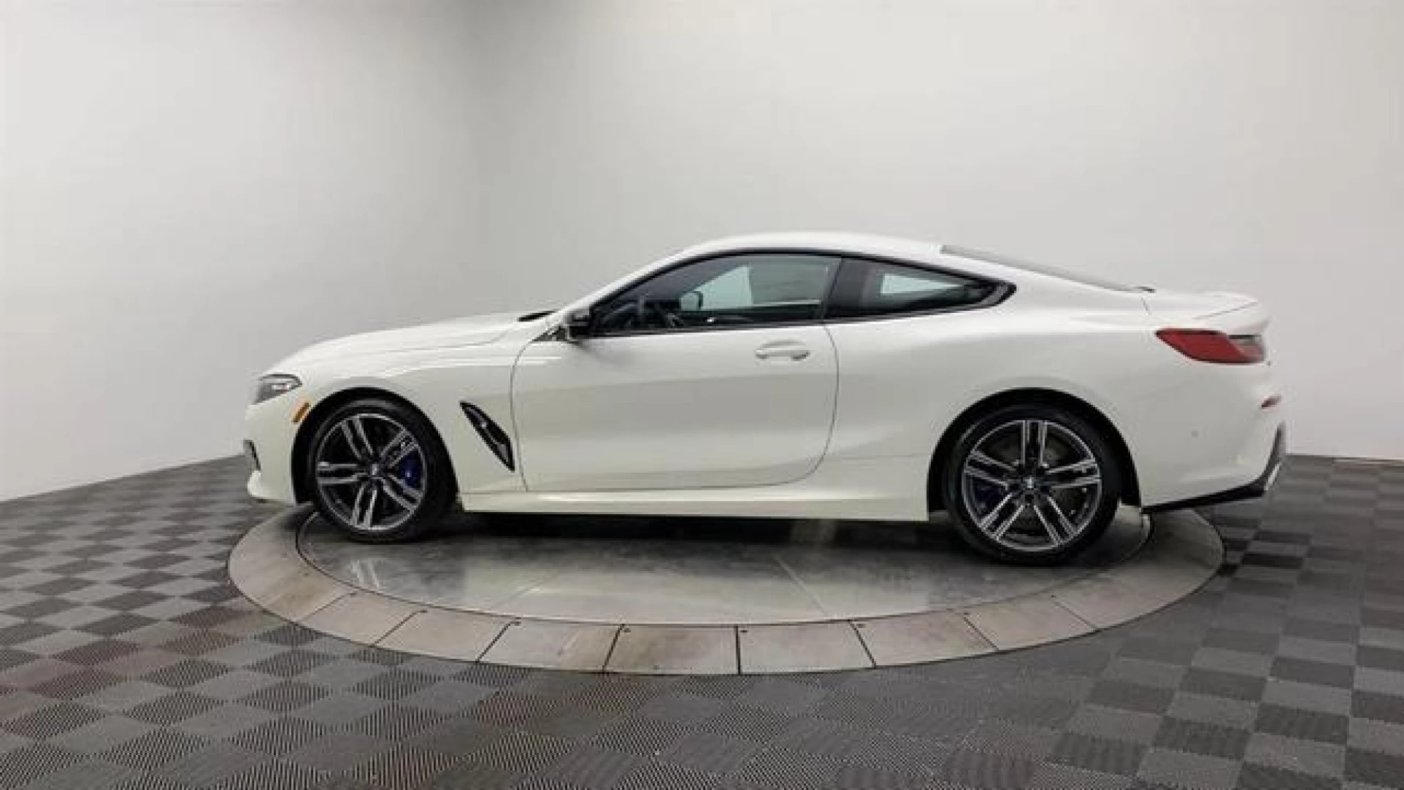 2024 BMW M850 i xDrive