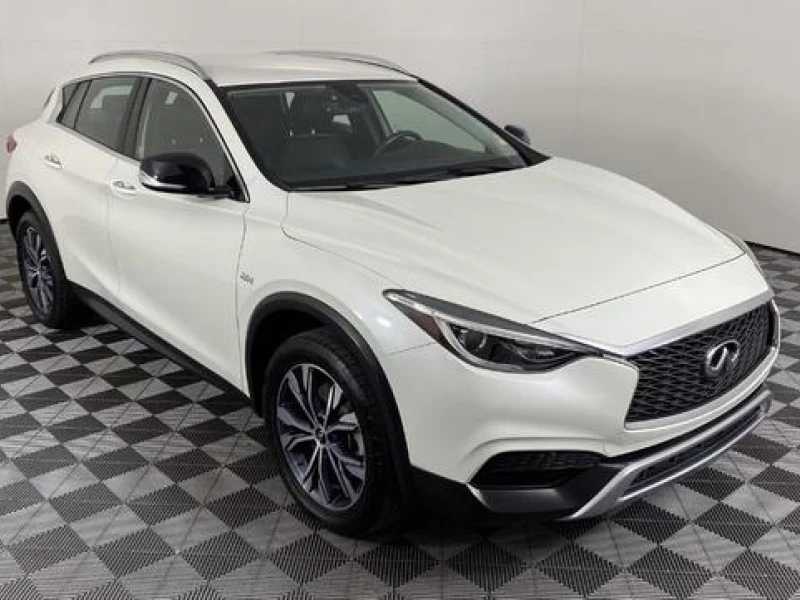 2018 INFINITI QX30 Luxury