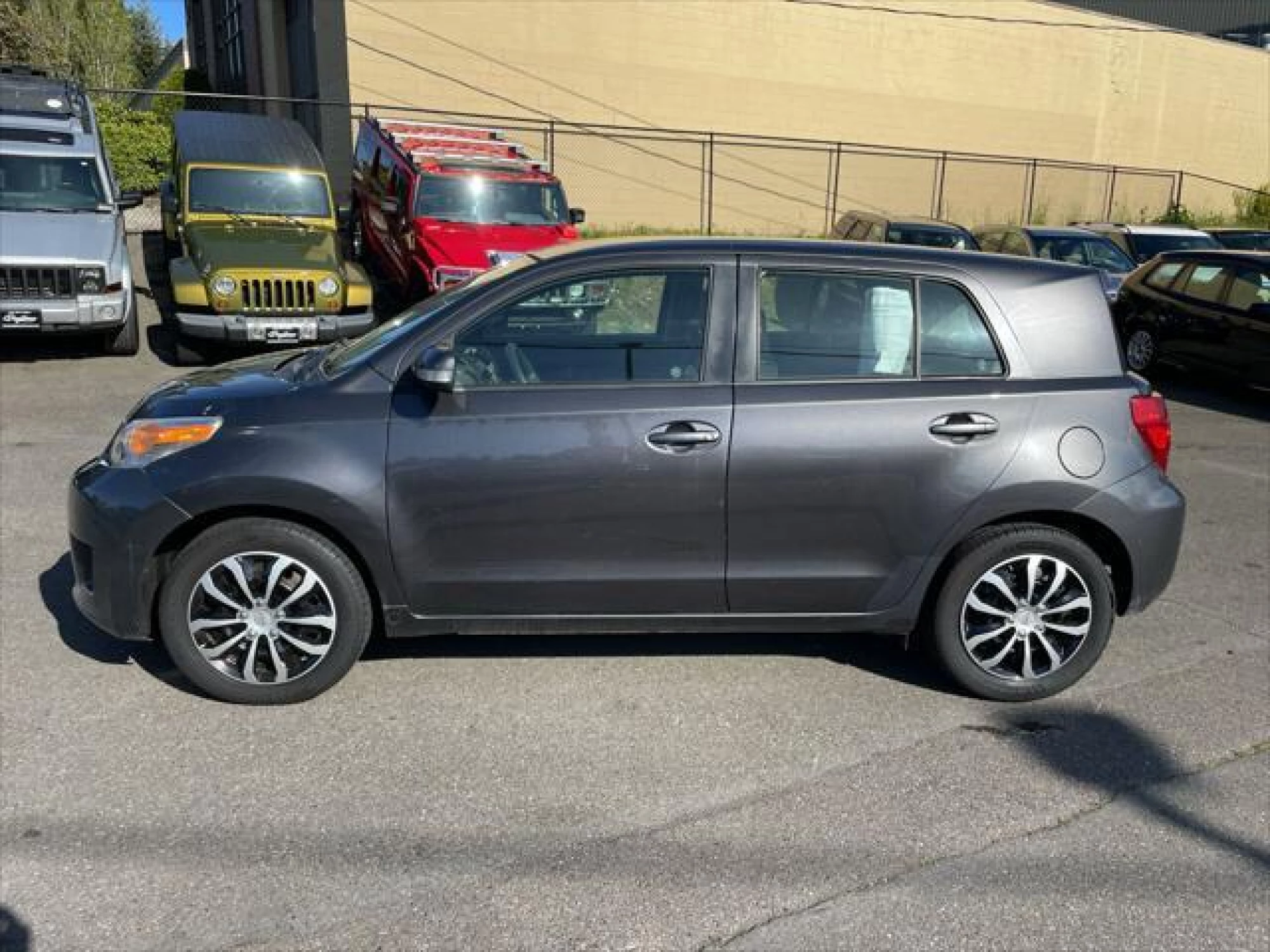 2009 Scion xD Base 4dr Hatchback 5M
