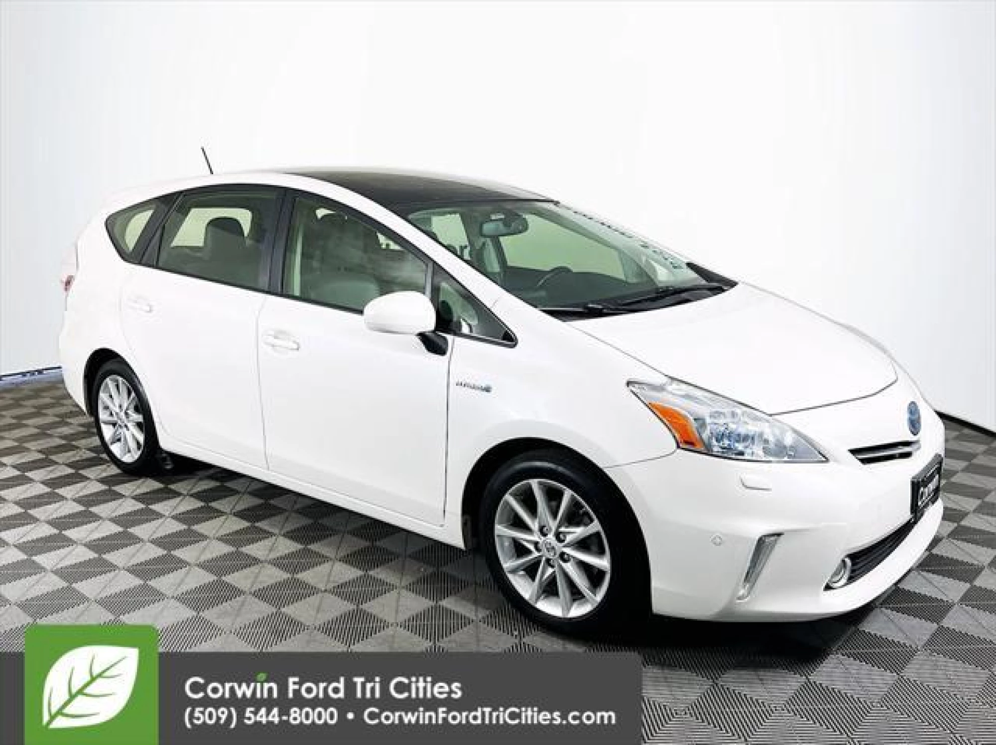 2013 Toyota Prius v Five