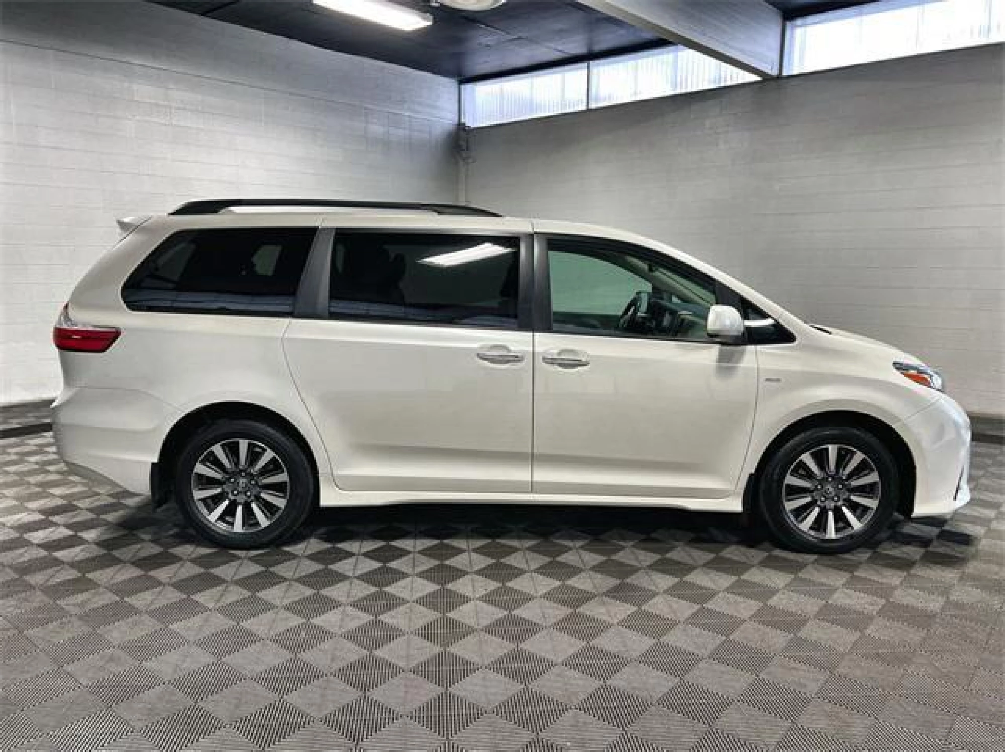 2019 Toyota Sienna XLE
