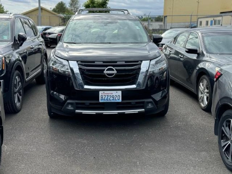 2022 Nissan Pathfinder SL