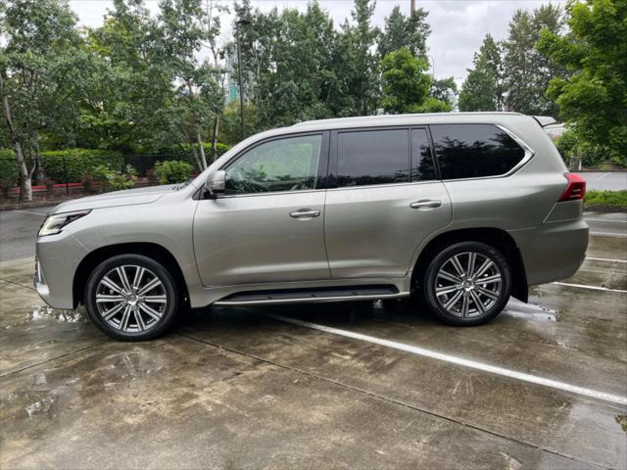 2016 Lexus LX 570 Base