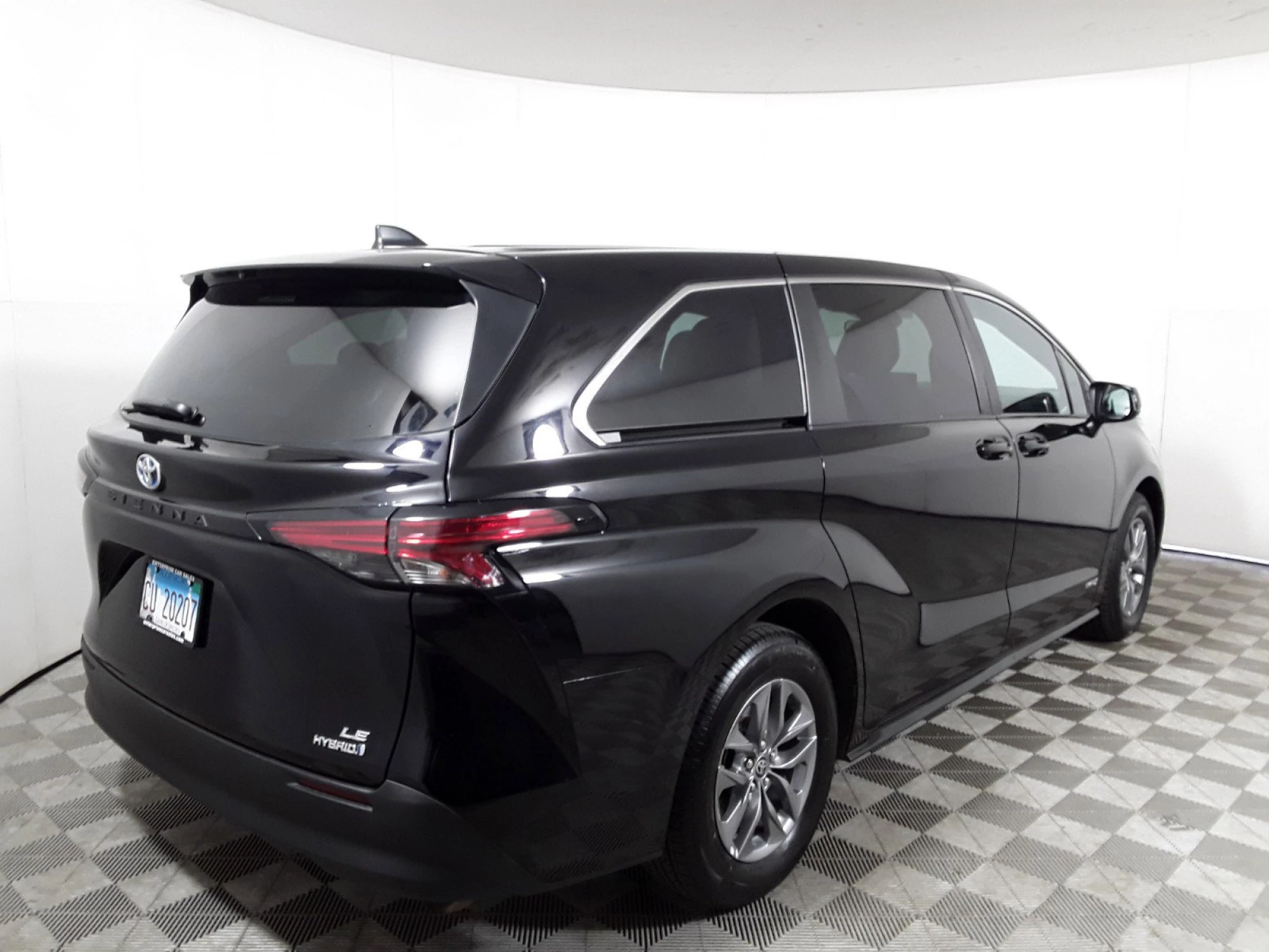 2021 Toyota Sienna LE FWD 8-Passenger