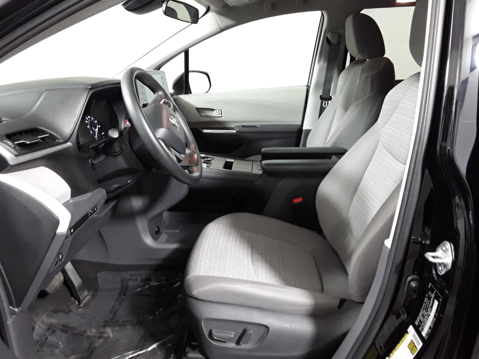 2021 Toyota Sienna LE FWD 8-Passenger