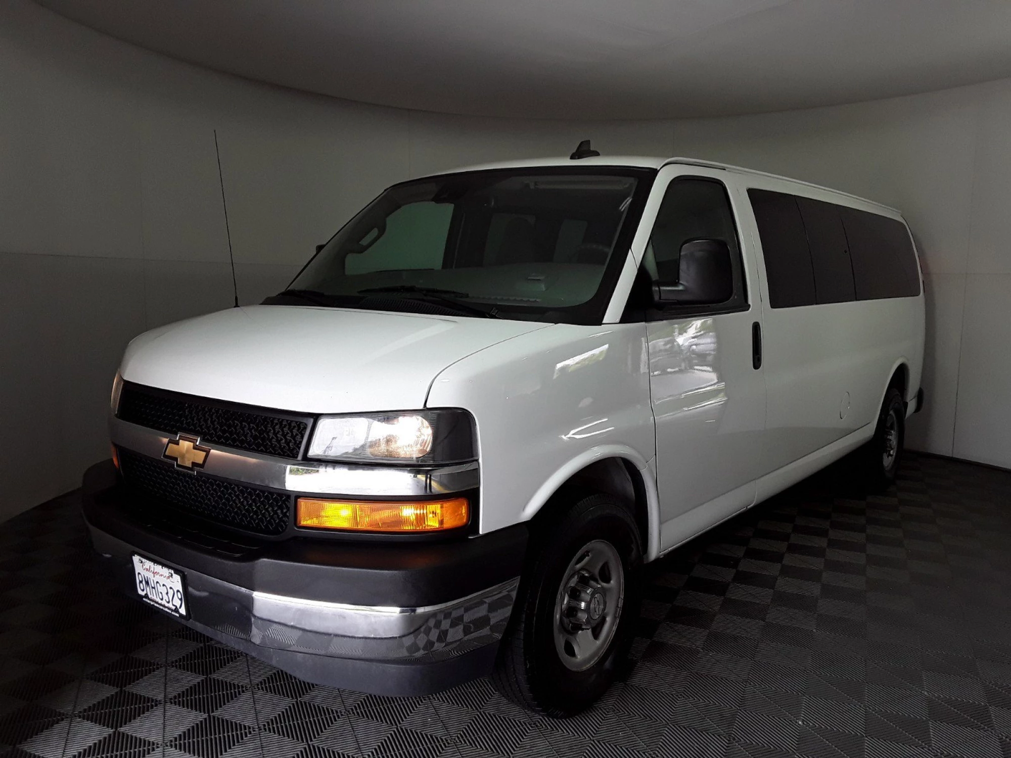 2020 Chevrolet Express Passenger RWD 3500 155" LT