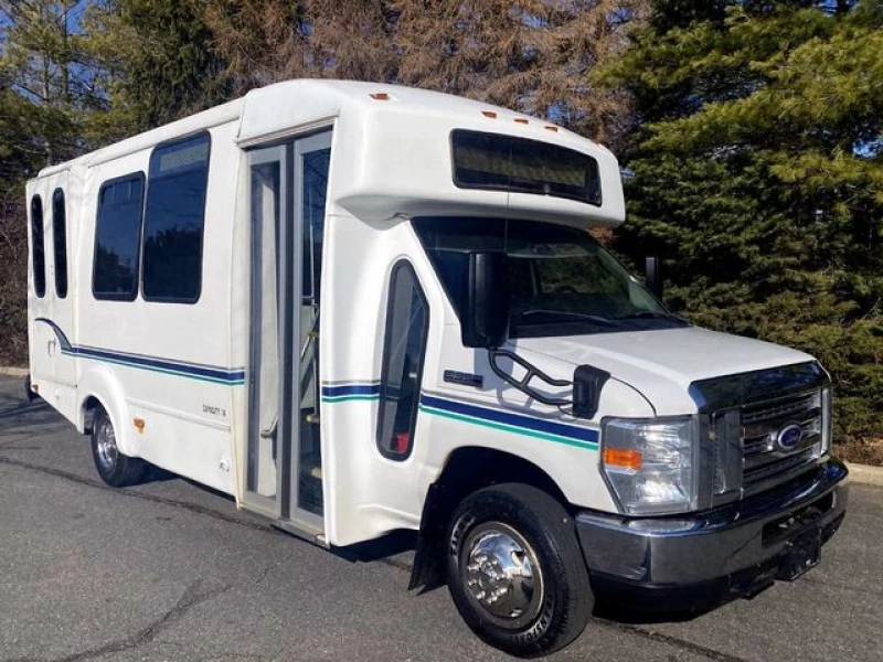 Used 2016 Ford E350 Non-CDL Wheelchair Shuttle Bus For Adults Church Seniors Medical Transport