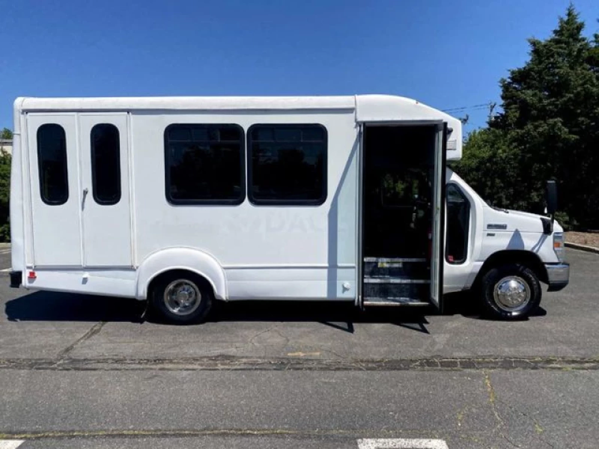 Used 2014 Ford E350 Non-CDL Wheelchair Shuttle Bus For Sale For Adults Medical Transport Mobility ADA Handicapped