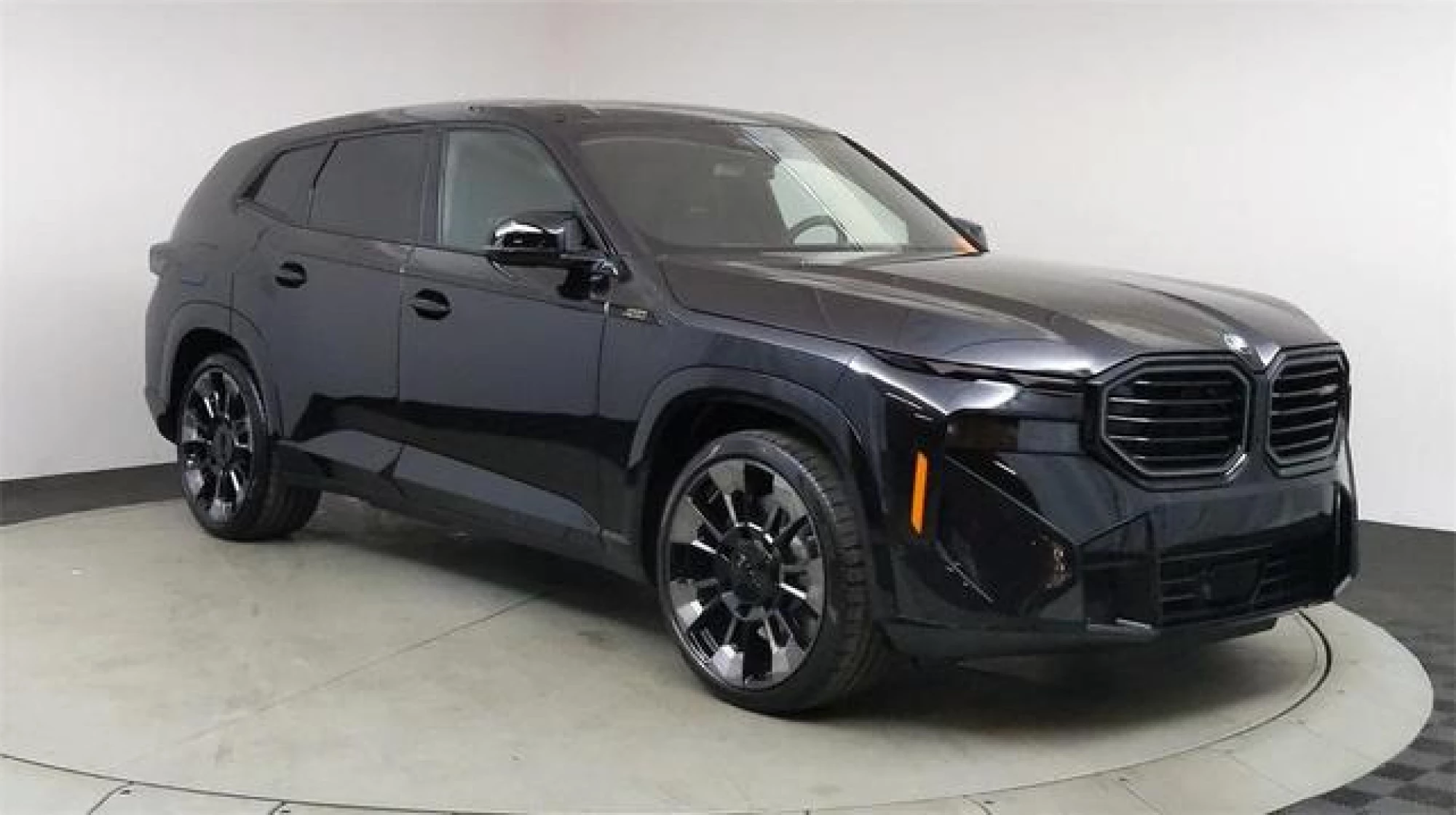 2023 BMW XM Base