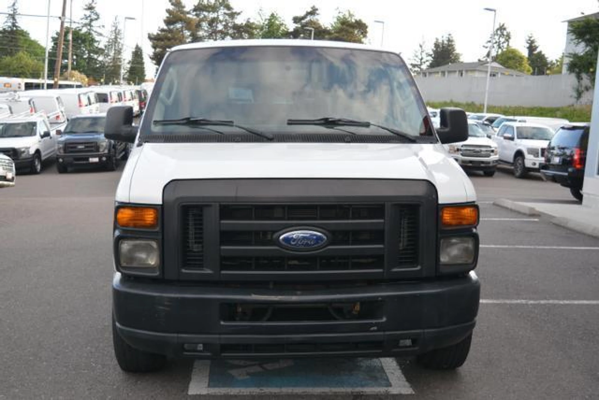 2011 Ford E350 Super Duty XL