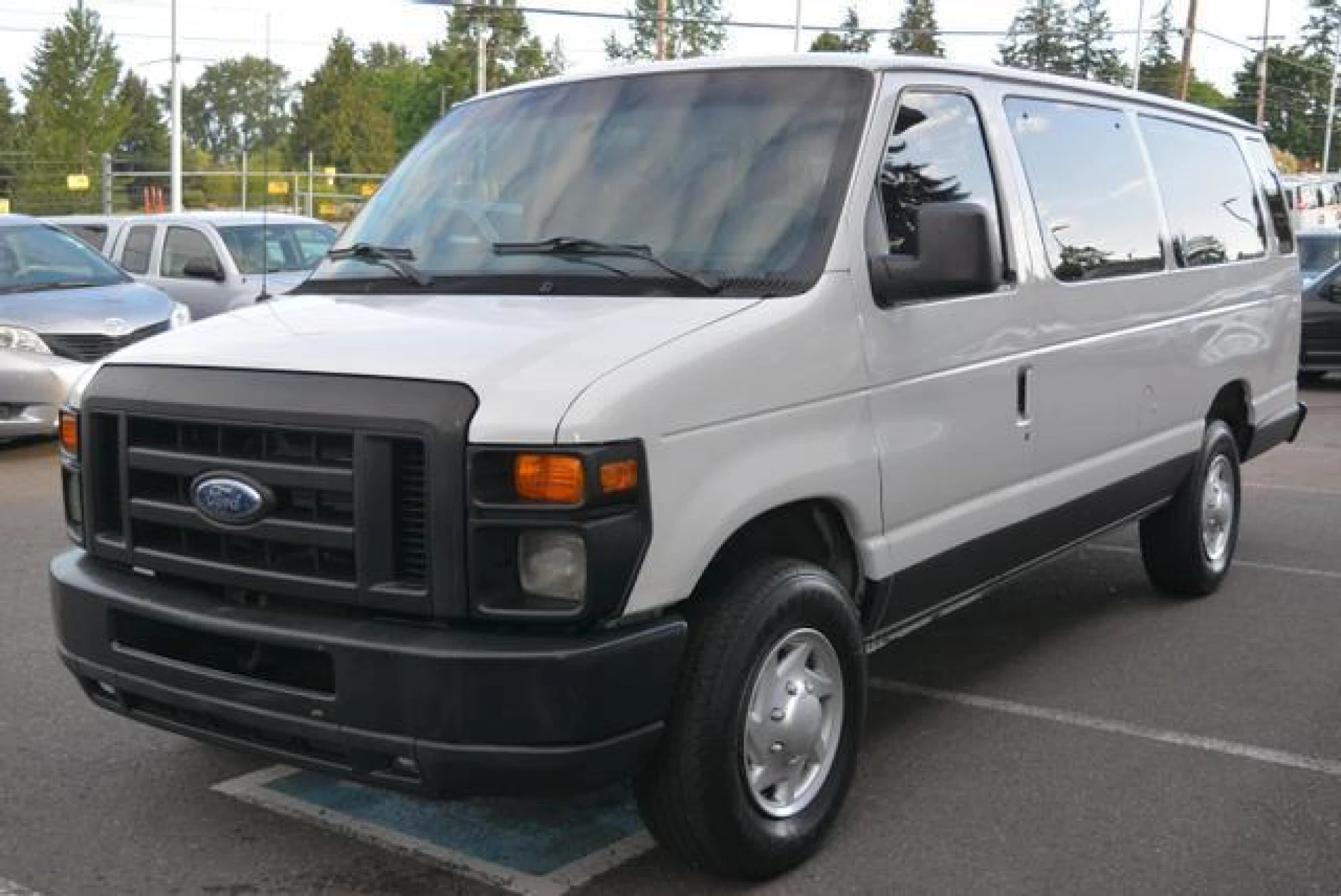 2011 Ford E350 Super Duty XL