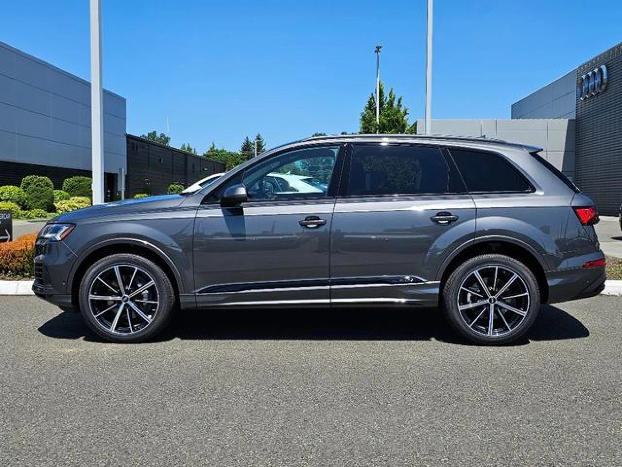 2023 Audi Q7 55 Premium Plus