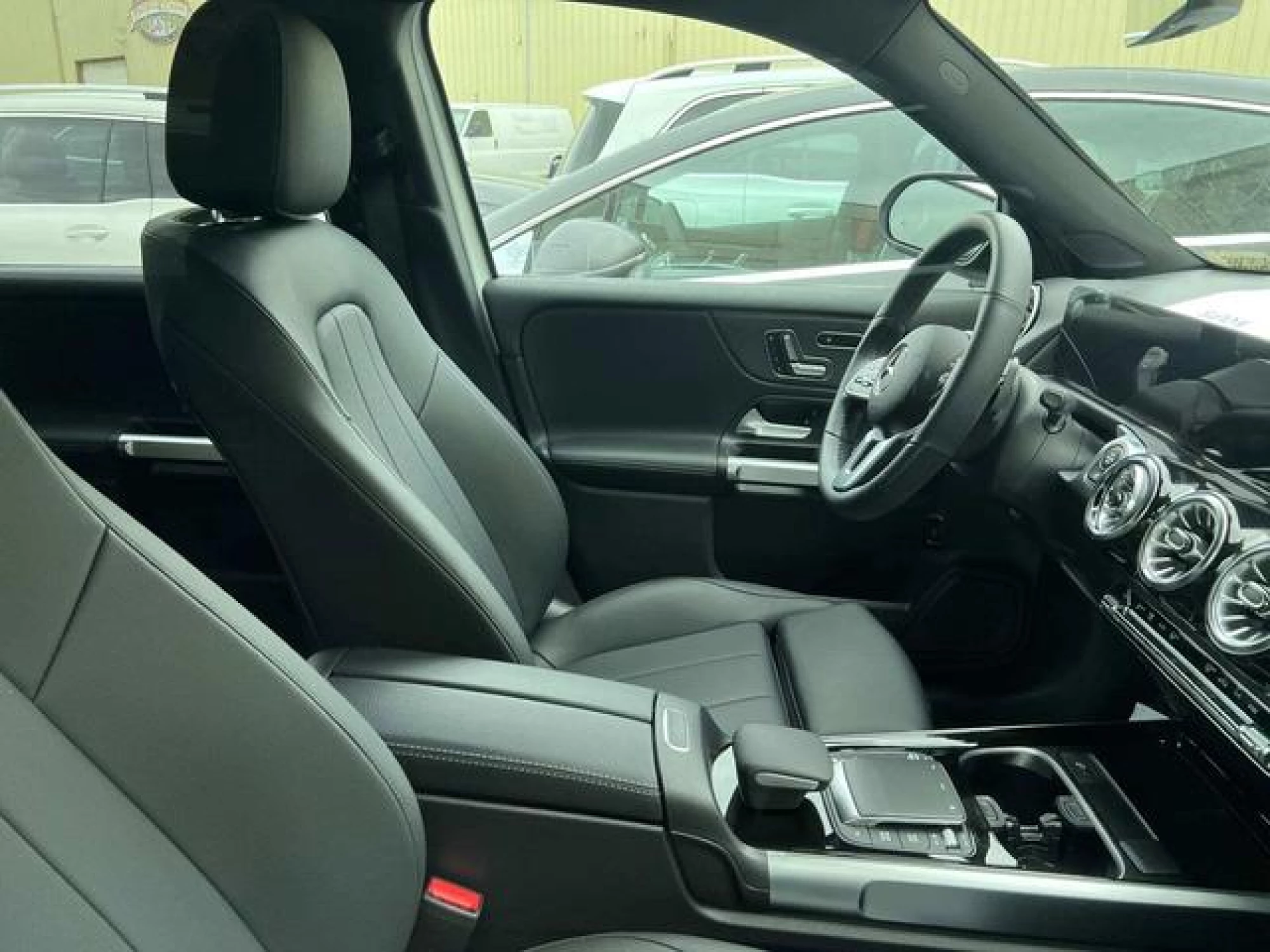 2023 Mercedes-Benz GLB 250